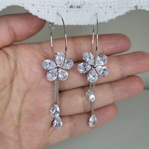 18K WHITE GOLD PLATED ROUND HOOP EARRING ZIRCON FLOWER